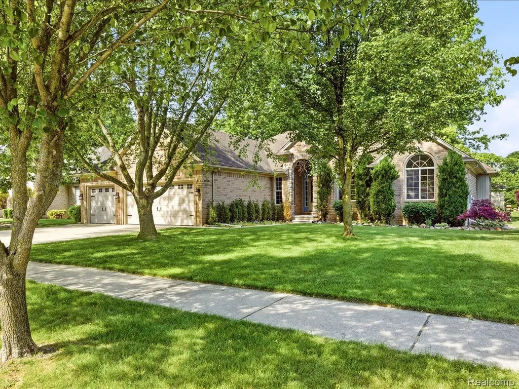 3422 Woodfield Boulevard China Township MI 48054