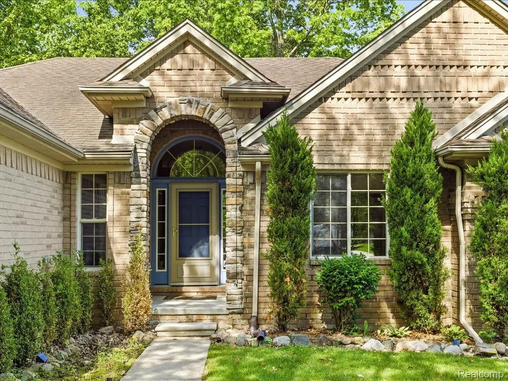 3422 Woodfield Boulevard China Township MI 48054