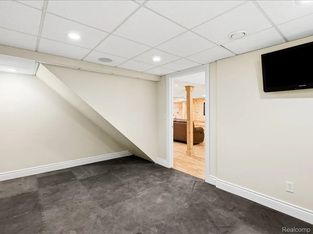 3422 Woodfield Boulevard China Township MI 48054