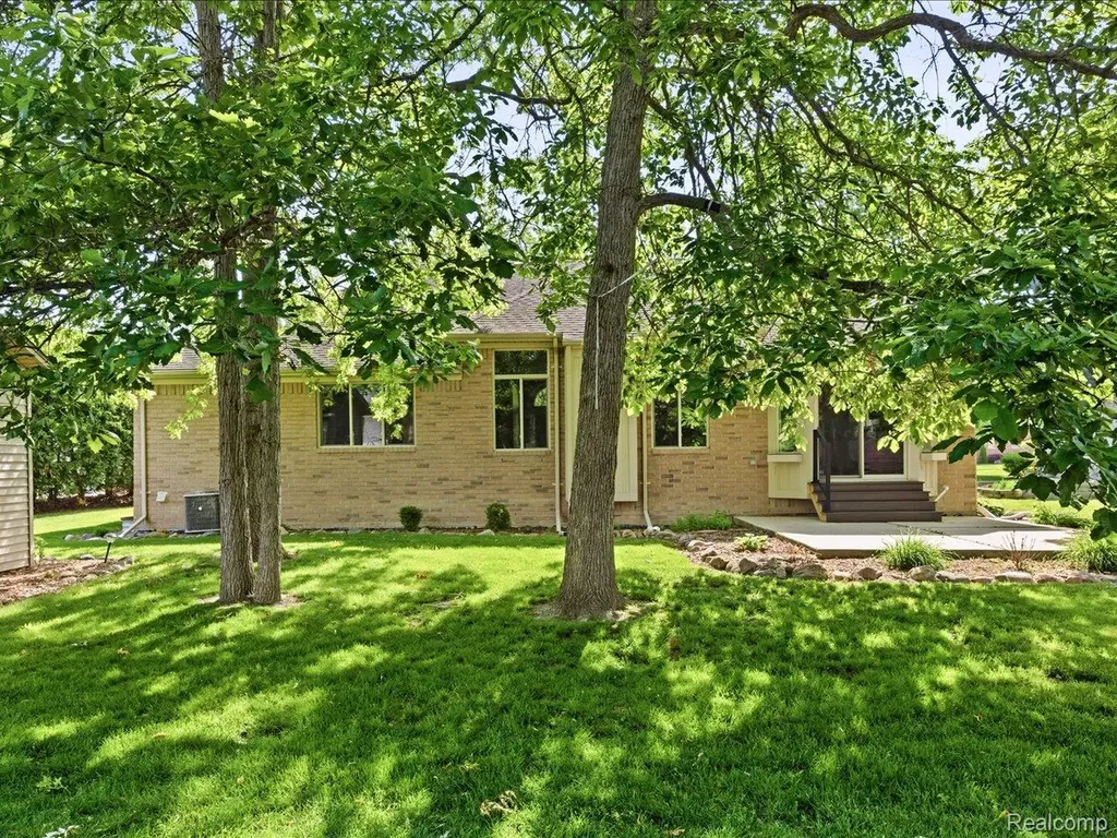 3422 Woodfield Boulevard China Township MI 48054