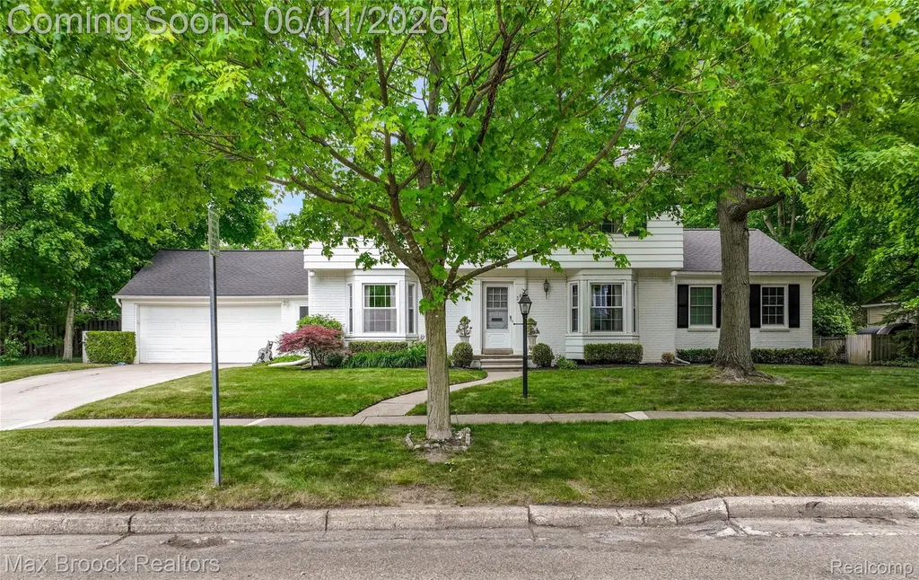 385 Golf View Boulevard Birmingham City MI 48009