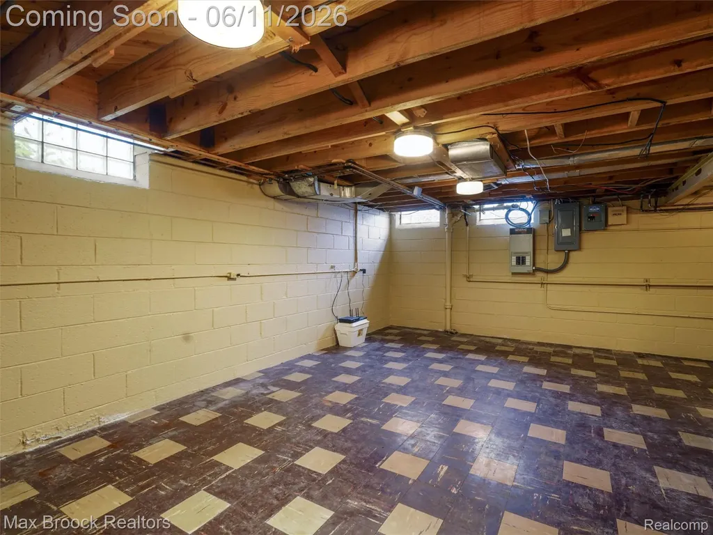 385 Golf View Boulevard Birmingham City MI 48009