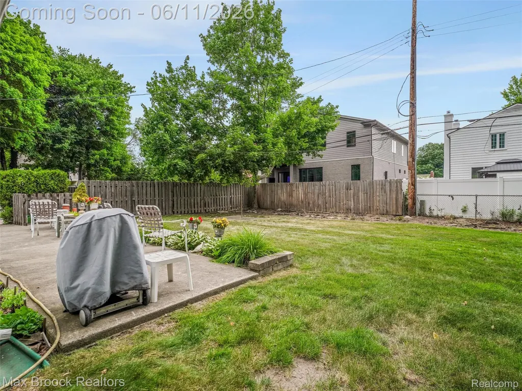 385 Golf View Boulevard Birmingham City MI 48009