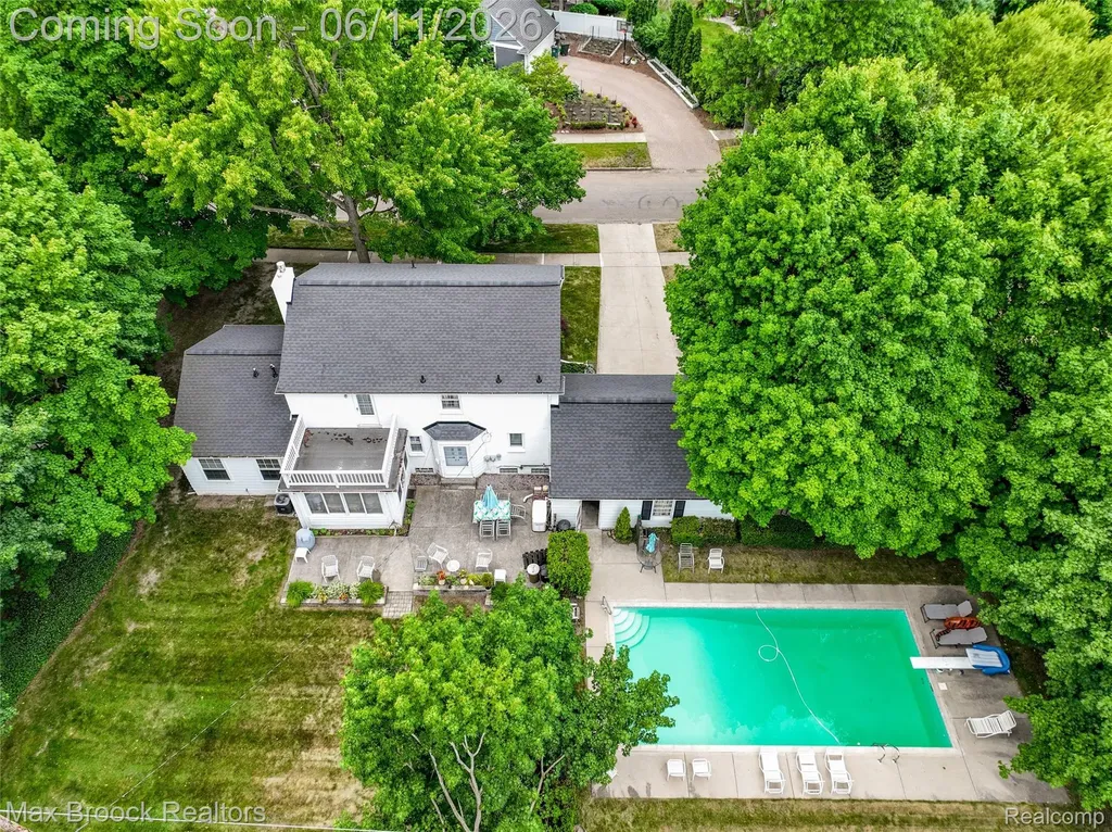 385 Golf View Boulevard Birmingham City MI 48009
