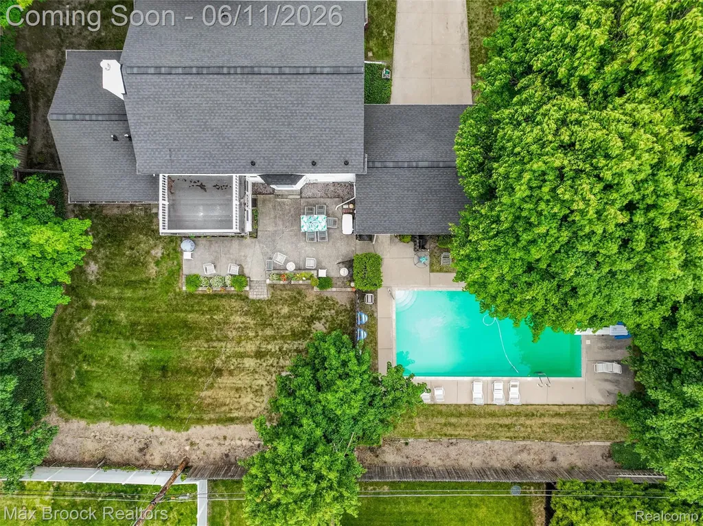 385 Golf View Boulevard Birmingham City MI 48009