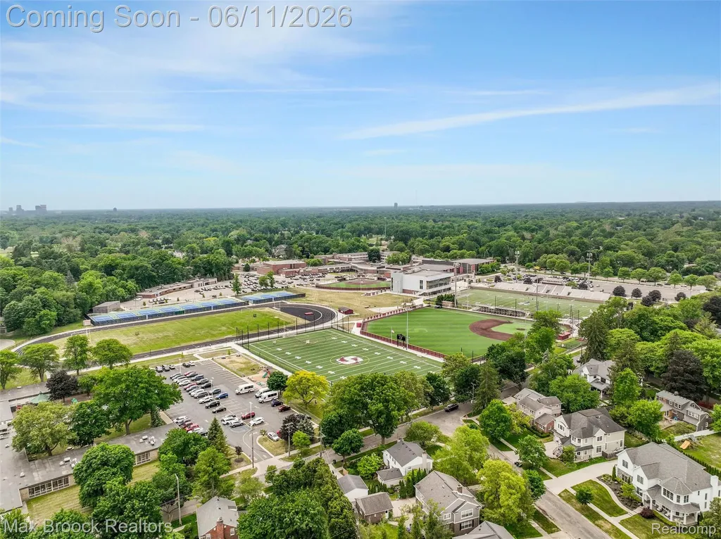 385 Golf View Boulevard Birmingham City MI 48009