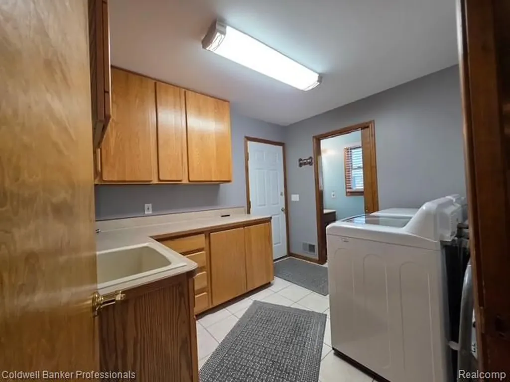412 Rosette Street Holly Village MI 48442