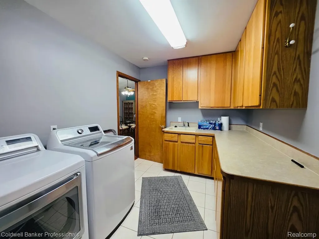 412 Rosette Street Holly Village MI 48442