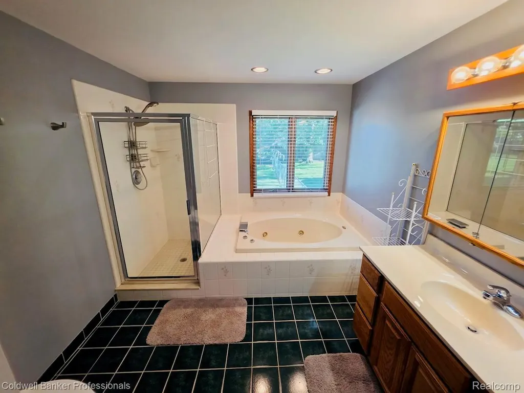 412 Rosette Street Holly Village MI 48442