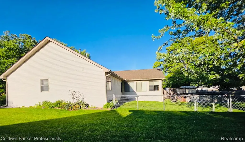 412 Rosette Street Holly Village MI 48442