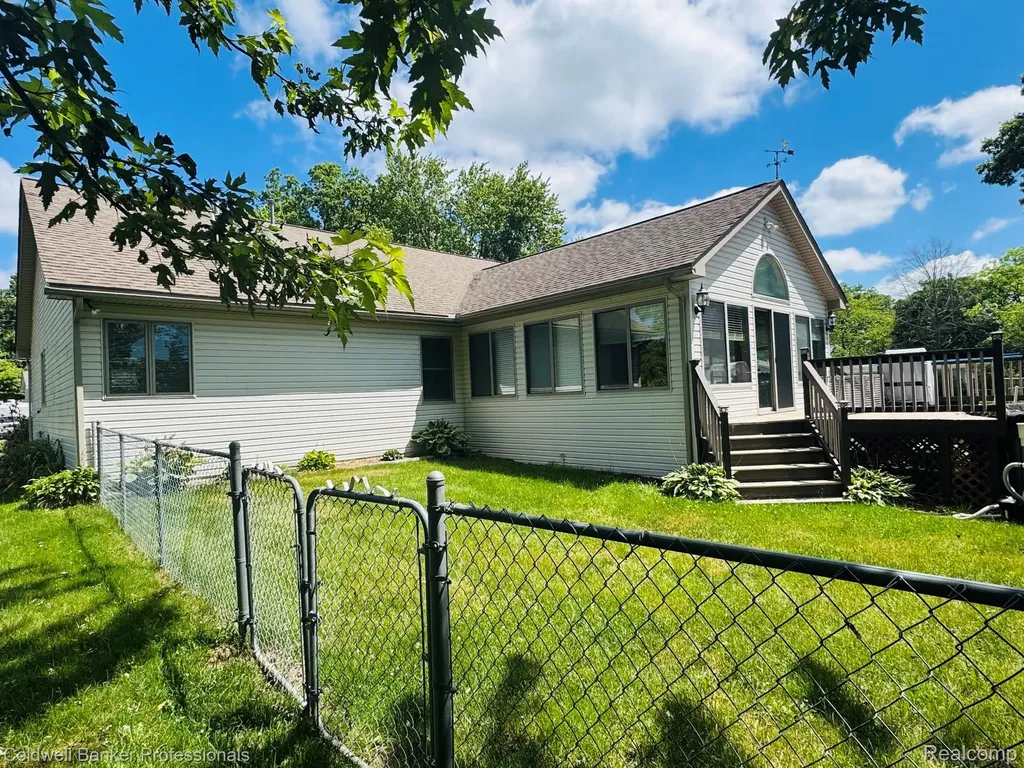 412 Rosette Street Holly Village MI 48442