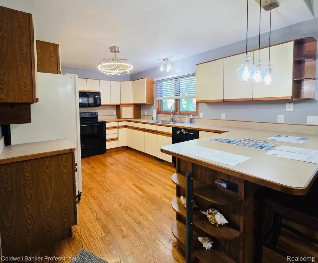 412 Rosette Street Holly Village MI 48442