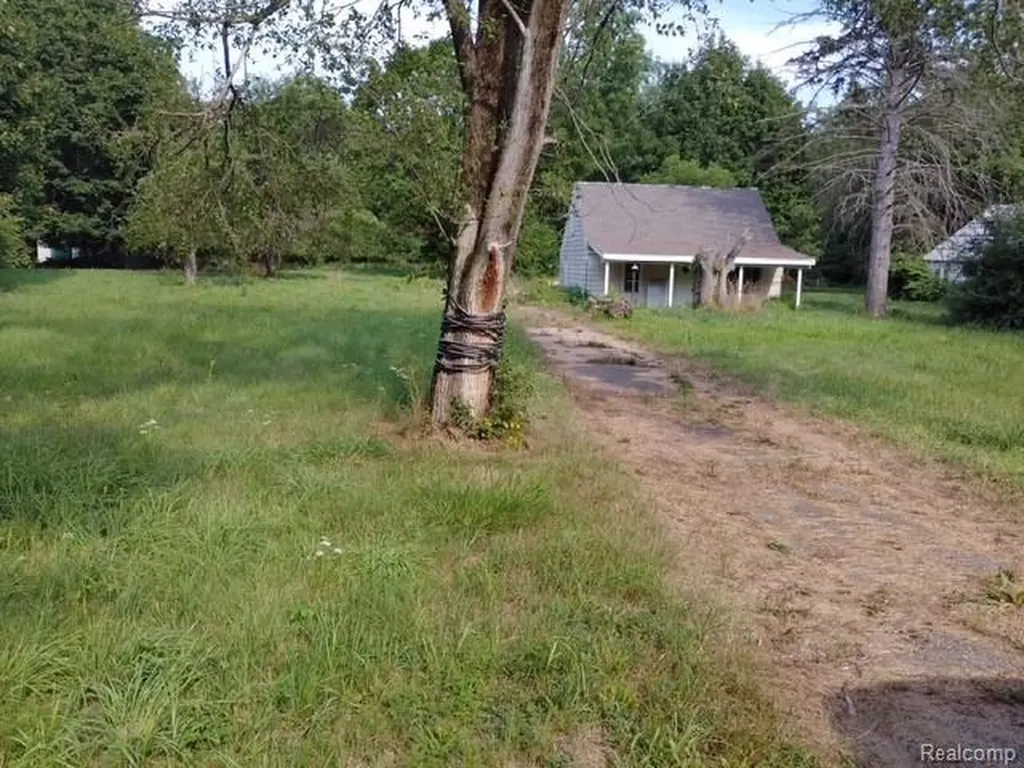 5090 Jackson Road Genesee Charter Township MI 48506
