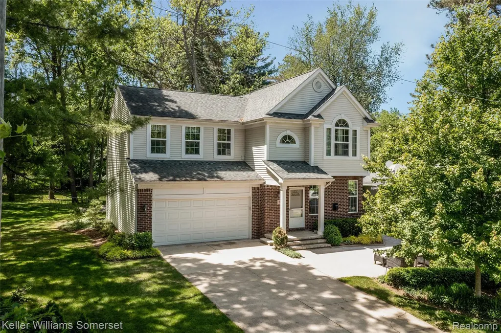 2480 Burleigh Street West Bloomfield Charter Township MI 48324