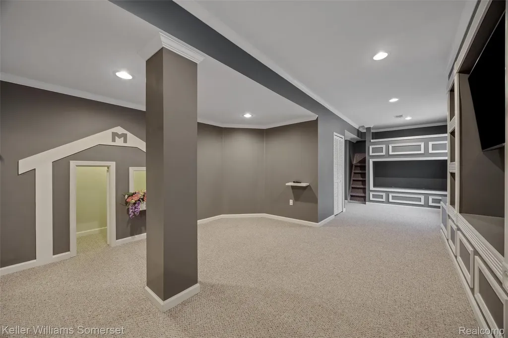 2480 Burleigh Street West Bloomfield Charter Township MI 48324