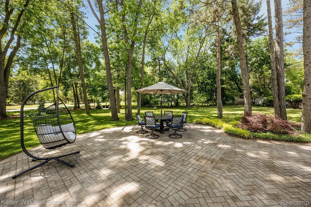 2480 Burleigh Street West Bloomfield Charter Township MI 48324