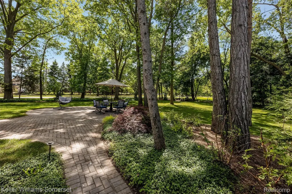 2480 Burleigh Street West Bloomfield Charter Township MI 48324