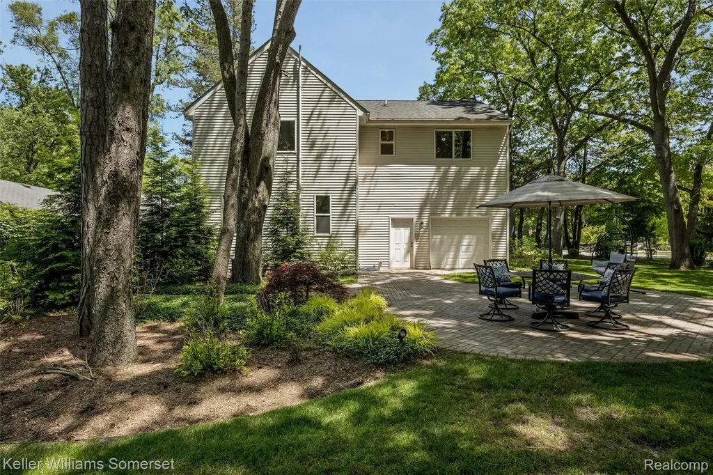 2480 Burleigh Street West Bloomfield Charter Township MI 48324