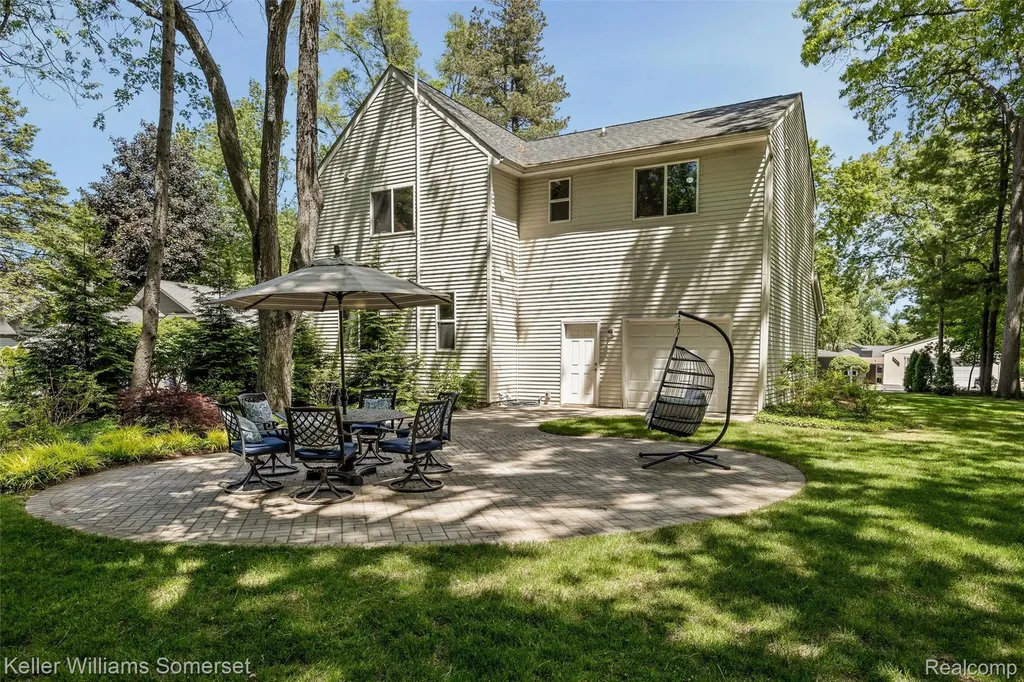 2480 Burleigh Street West Bloomfield Charter Township MI 48324