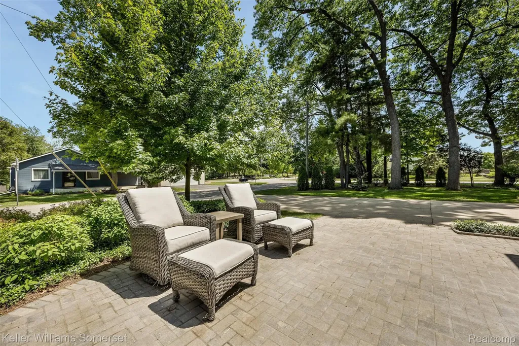 2480 Burleigh Street West Bloomfield Charter Township MI 48324