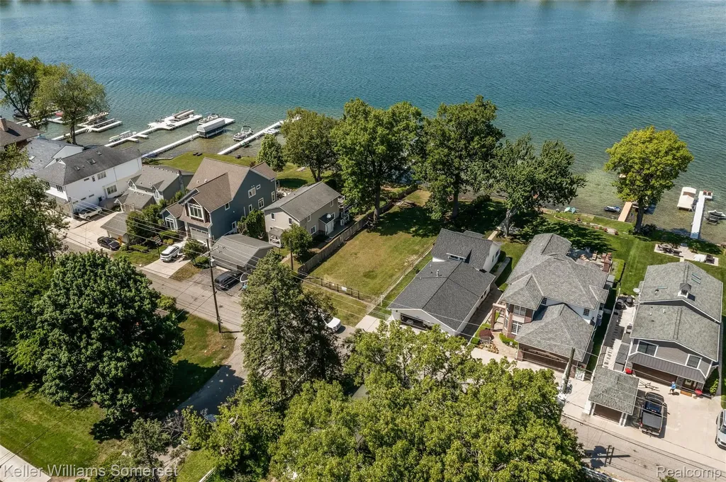 2480 Burleigh Street West Bloomfield Charter Township MI 48324