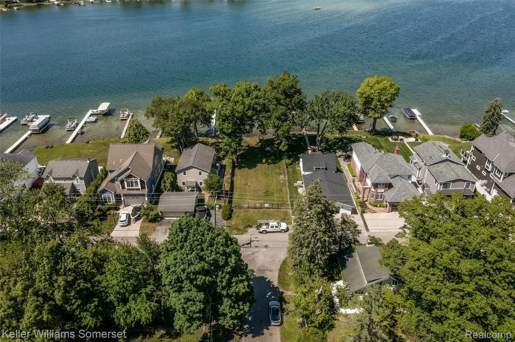 2480 Burleigh Street West Bloomfield Charter Township MI 48324