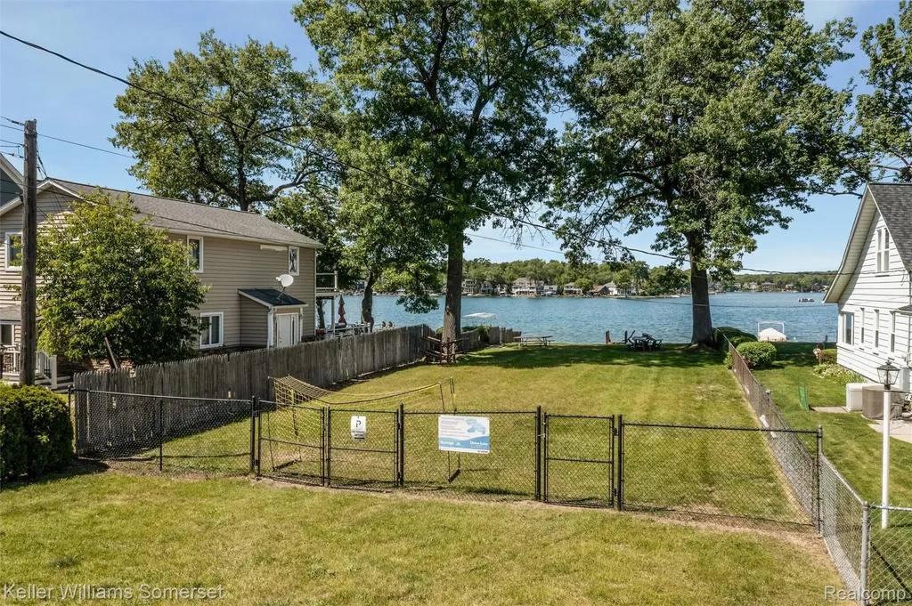 2480 Burleigh Street West Bloomfield Charter Township MI 48324