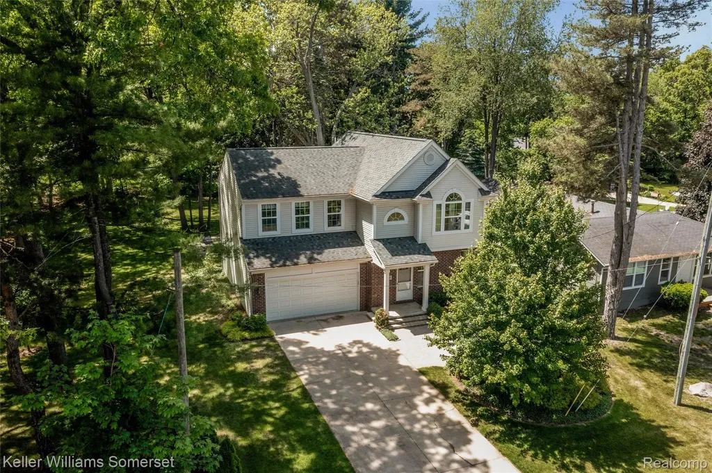 2480 Burleigh Street West Bloomfield Charter Township MI 48324