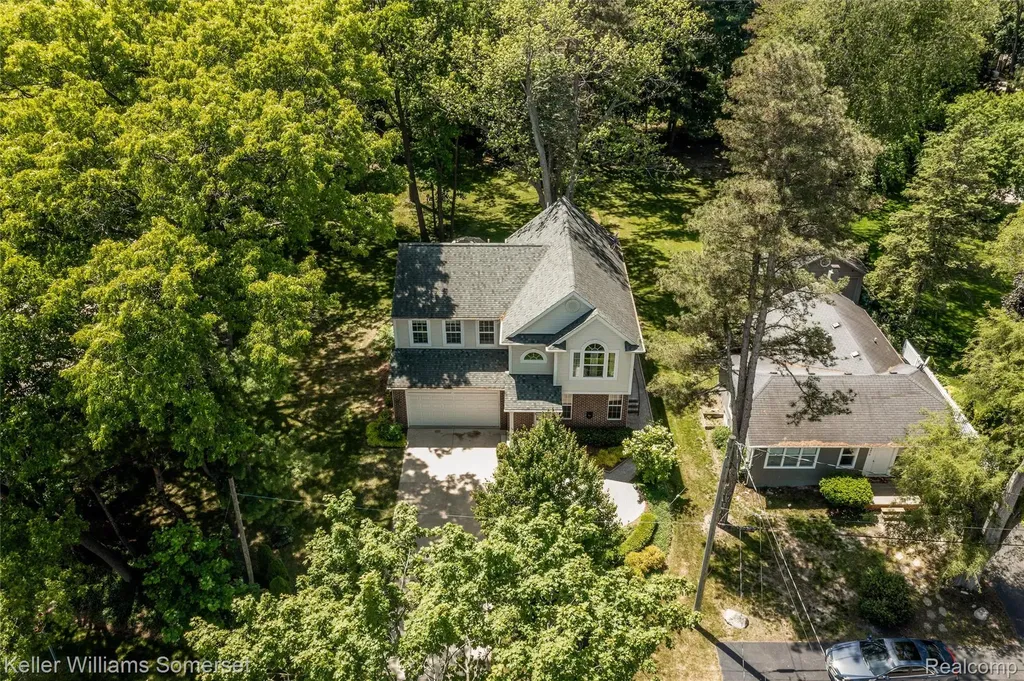 2480 Burleigh Street West Bloomfield Charter Township MI 48324
