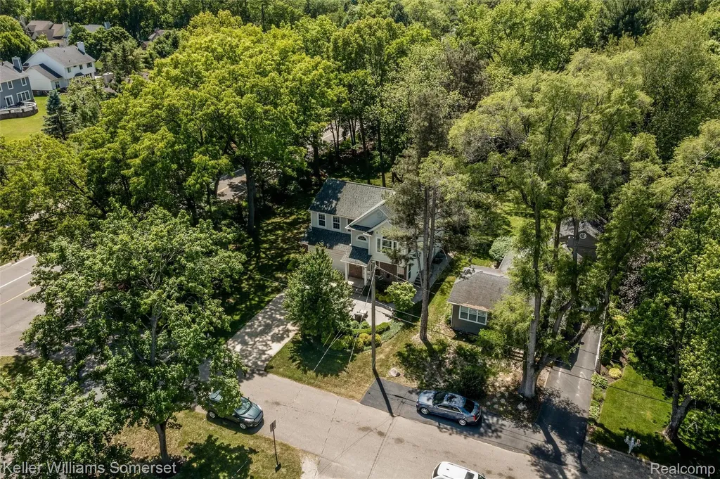 2480 Burleigh Street West Bloomfield Charter Township MI 48324