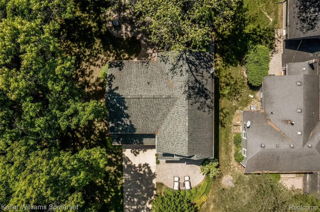 2480 Burleigh Street West Bloomfield Charter Township MI 48324