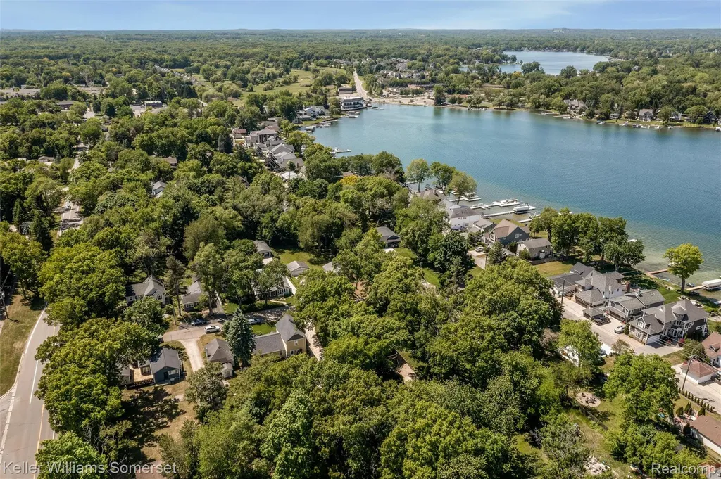 2480 Burleigh Street West Bloomfield Charter Township MI 48324
