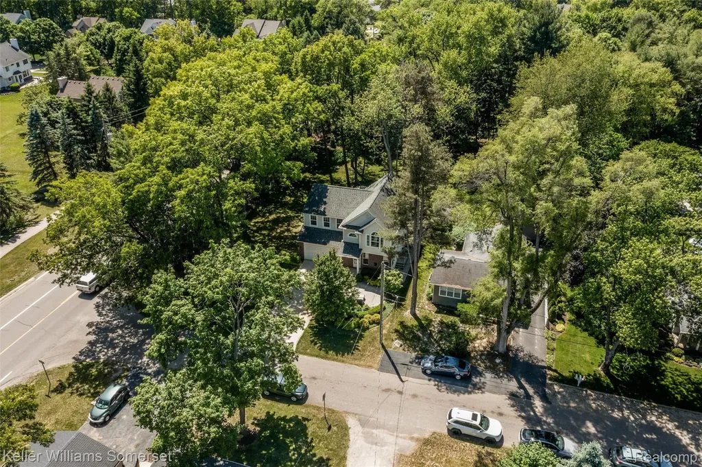 2480 Burleigh Street West Bloomfield Charter Township MI 48324