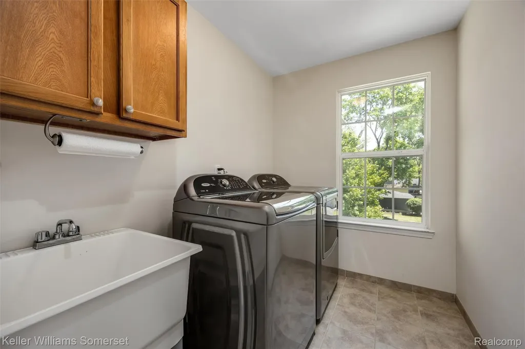 2480 Burleigh Street West Bloomfield Charter Township MI 48324