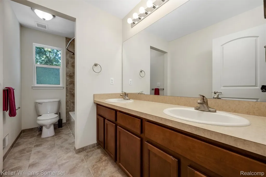 2480 Burleigh Street West Bloomfield Charter Township MI 48324