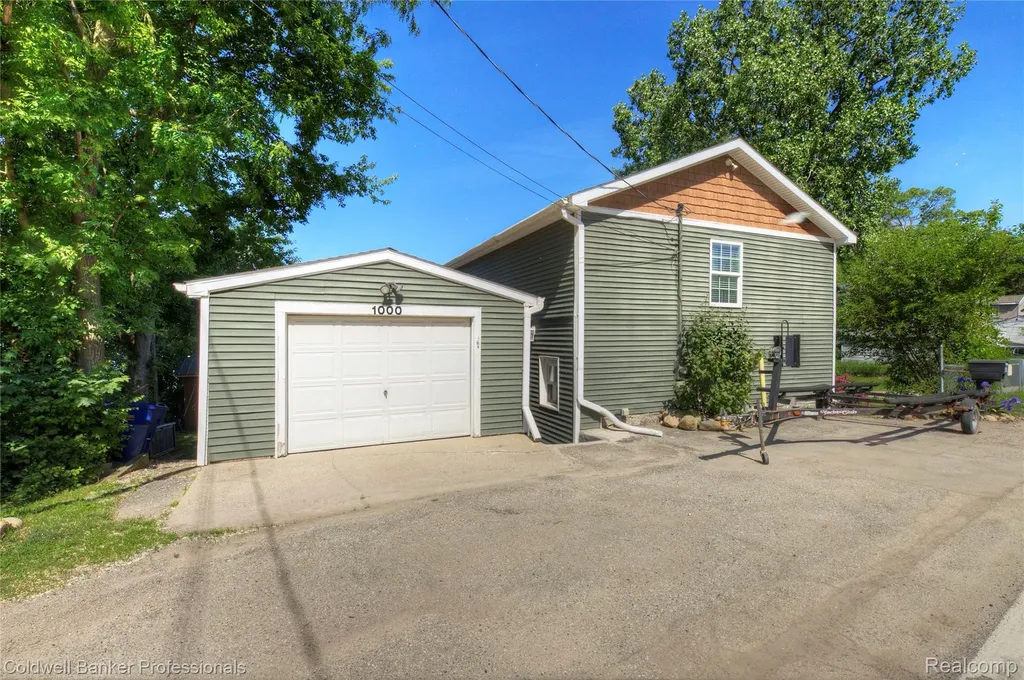 1000 Round Lake Road White Lake Charter Township MI 48386