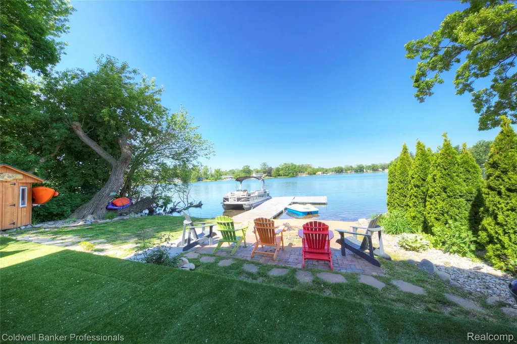1000 Round Lake Road White Lake Charter Township MI 48386