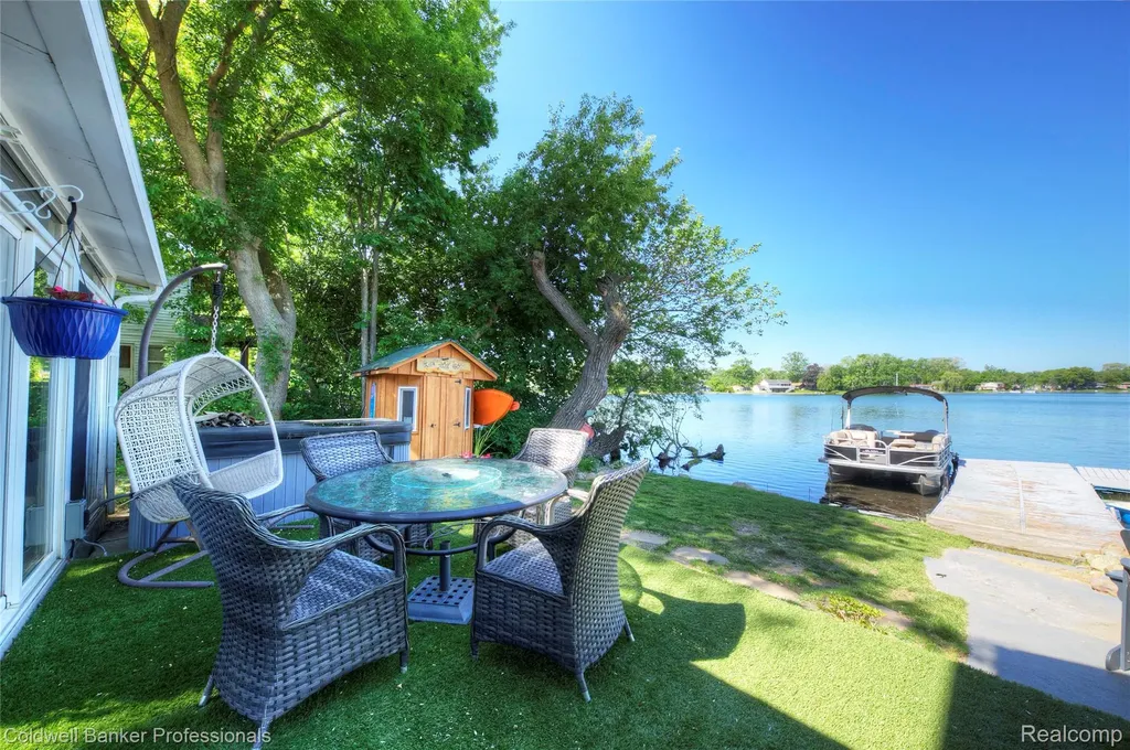 1000 Round Lake Road White Lake Charter Township MI 48386