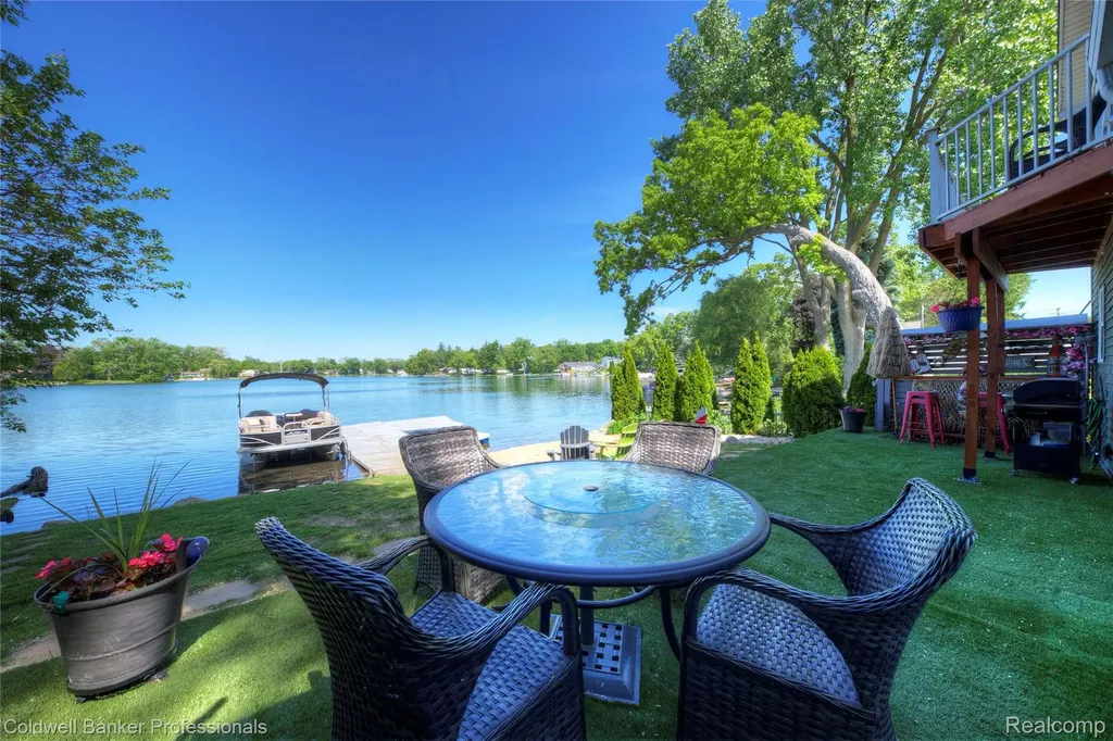 1000 Round Lake Road White Lake Charter Township MI 48386