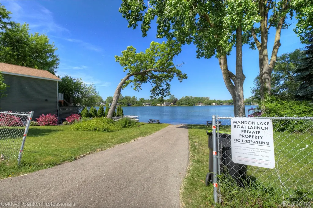 1000 Round Lake Road White Lake Charter Township MI 48386