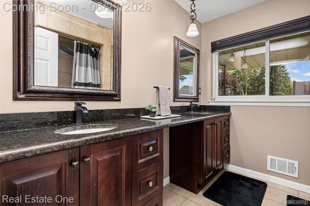 12235 Brougham Drive Sterling Heights City MI 48312