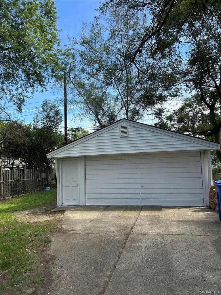 24095 Stanford Street Dearborn Heights City MI 48125