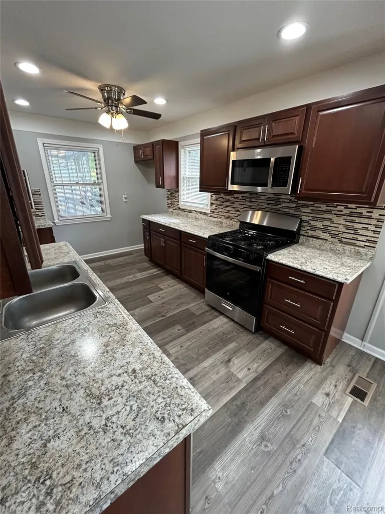 24095 Stanford Street Dearborn Heights City MI 48125