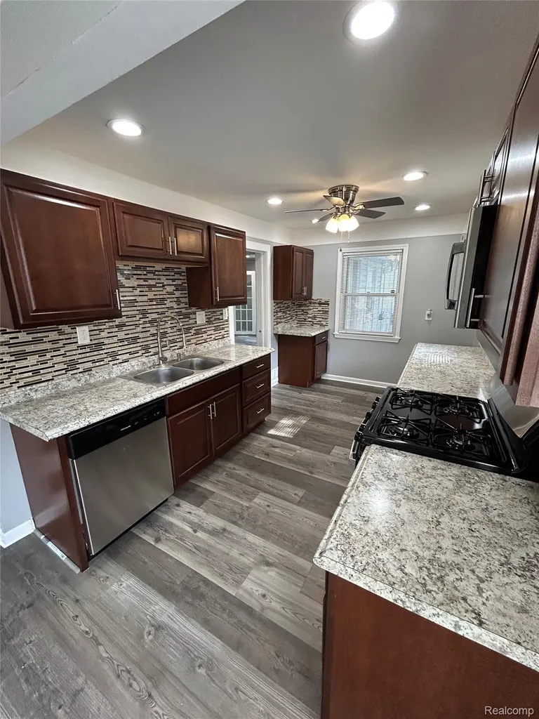 24095 Stanford Street Dearborn Heights City MI 48125