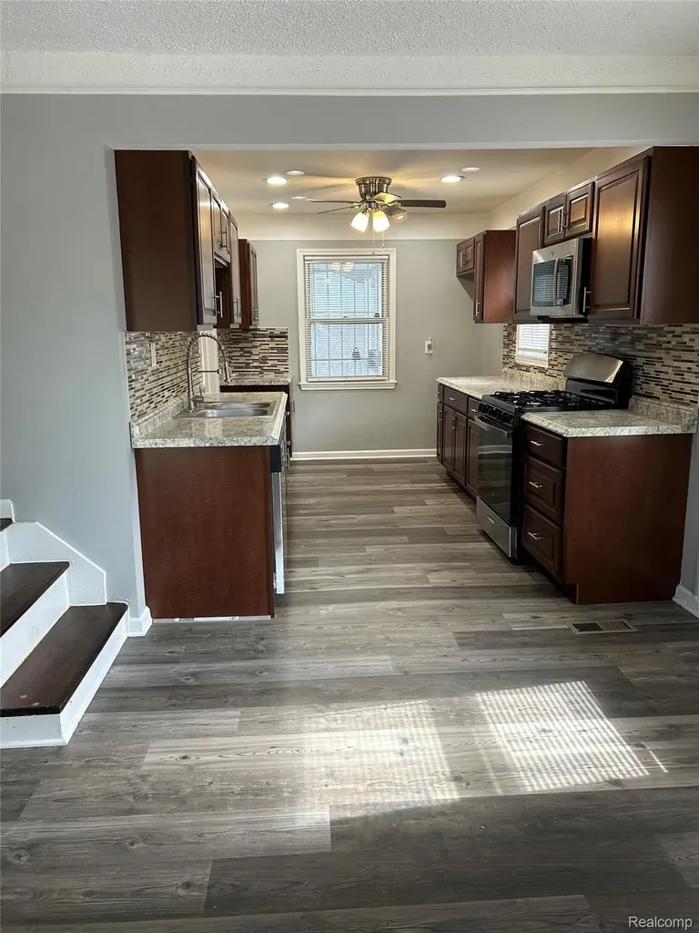 24095 Stanford Street Dearborn Heights City MI 48125