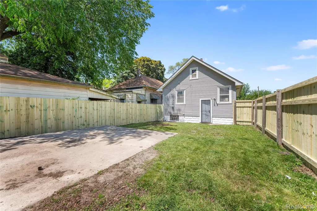 23 W Broadway Street Ecorse City MI 48229