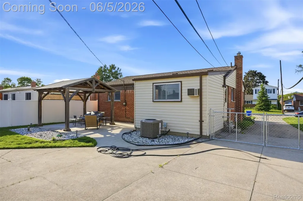 17968 Summer Lane S Fraser City MI 48026