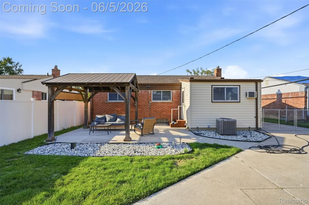 17968 Summer Lane S Fraser City MI 48026