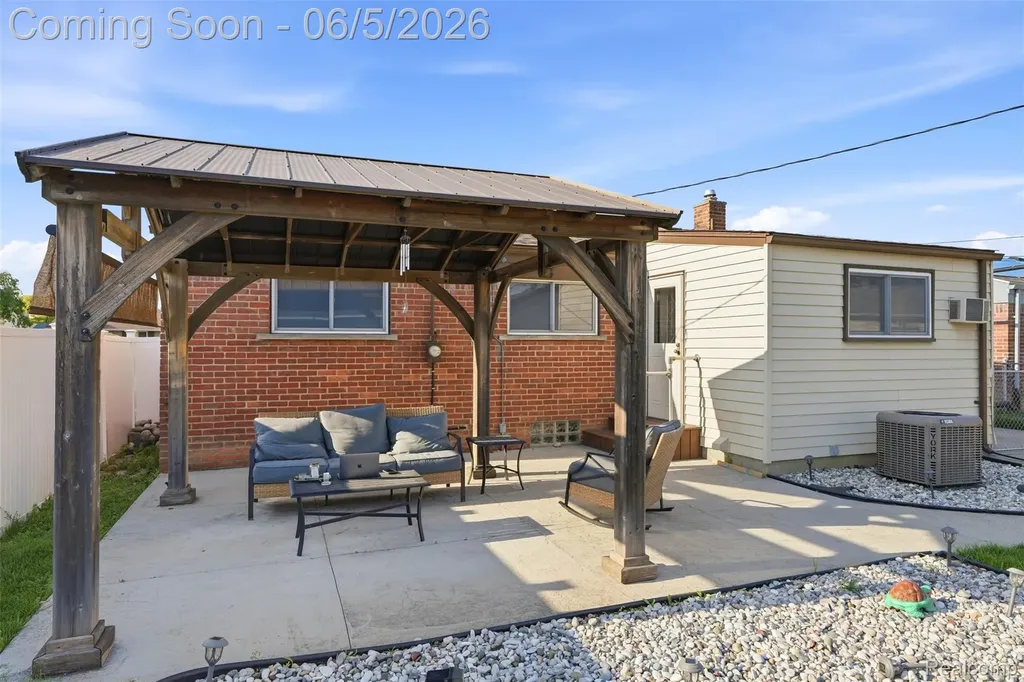 17968 Summer Lane S Fraser City MI 48026