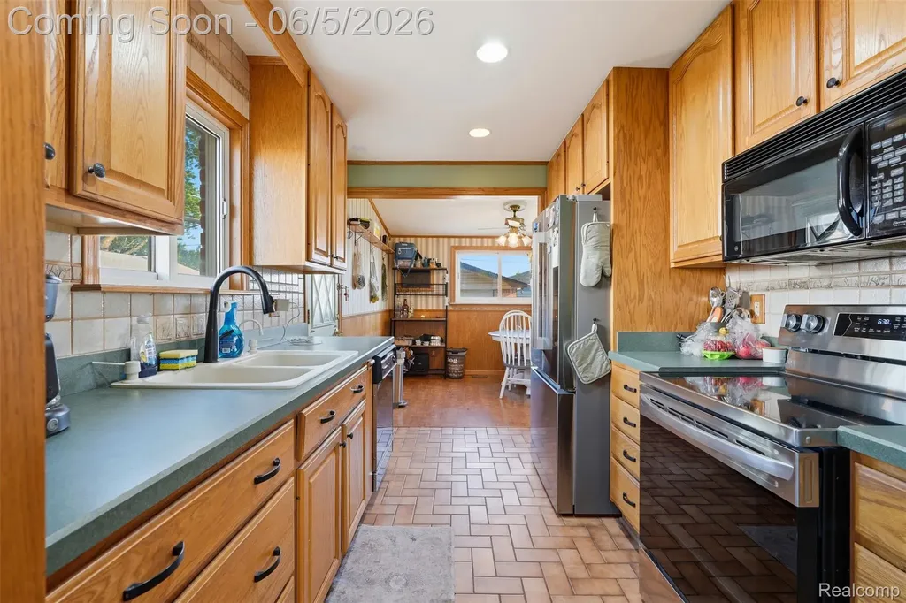 17968 Summer Lane S Fraser City MI 48026